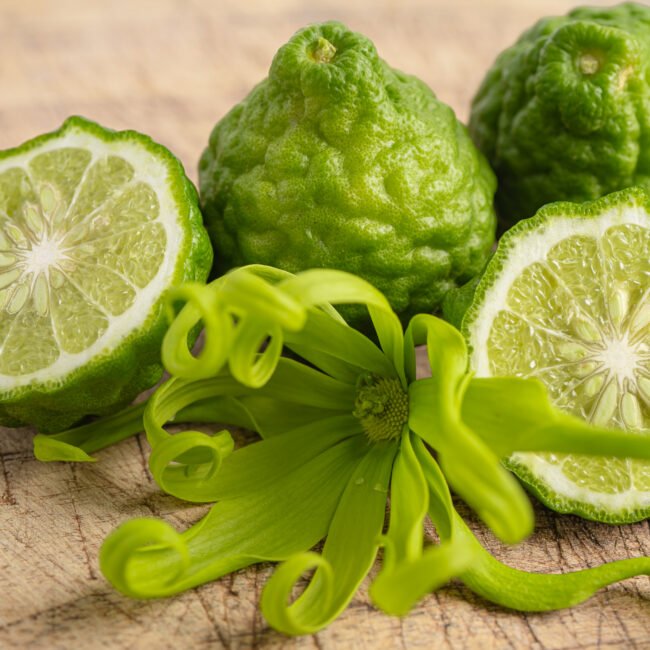 Een frisse, licht bittere citrusnoot die elegantie toevoegt.