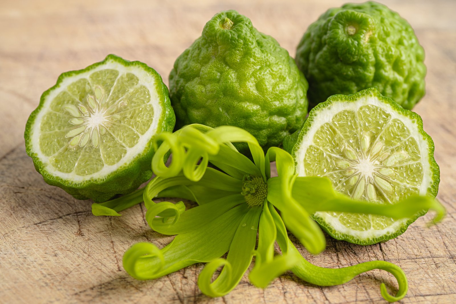 Een frisse, licht bittere citrusnoot die elegantie toevoegt.