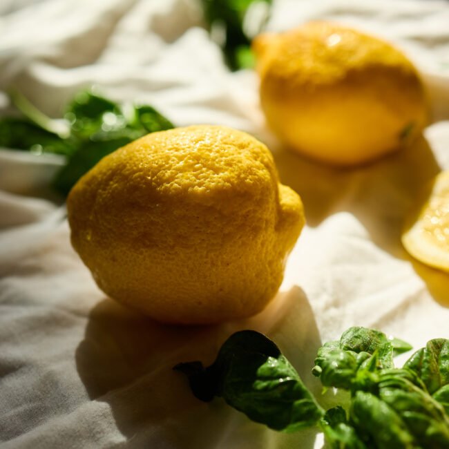 Een heldere, verkwikkende citrusgeur die de zintuigen prikkelt.