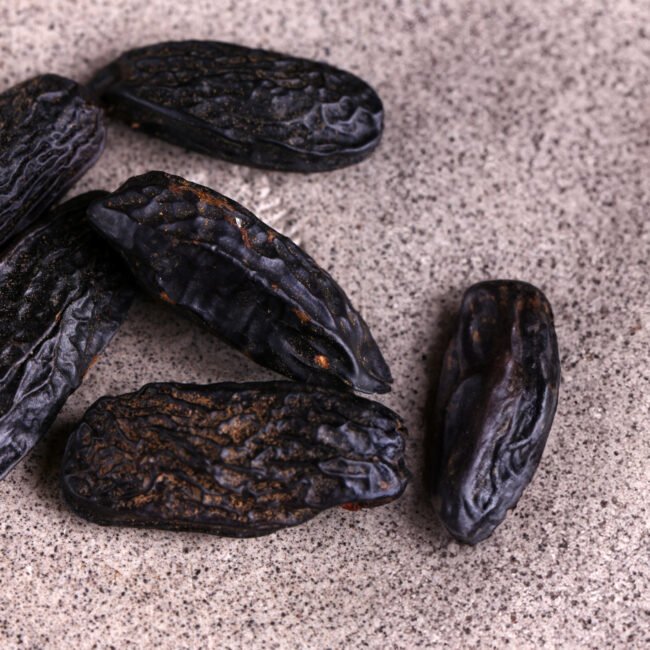 Zoet, romig en mysterieus met een vleugje amandel.